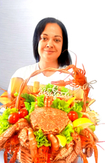 Композиция в корзине с морепродуктами