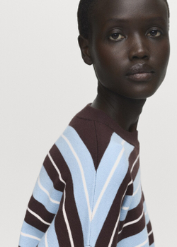 Объемный джемпер в полоску