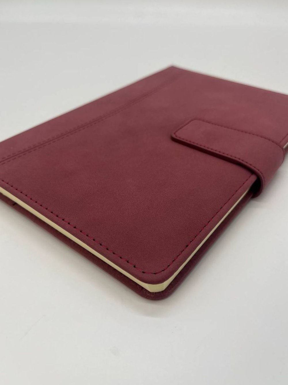 Блокнот с магнитной застежкой A5 96 листов бордовый (462-4-xD07)