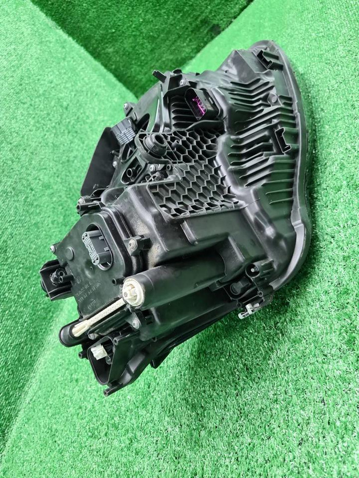 Фара левая VW Touareg 3 (2018-2023) LED