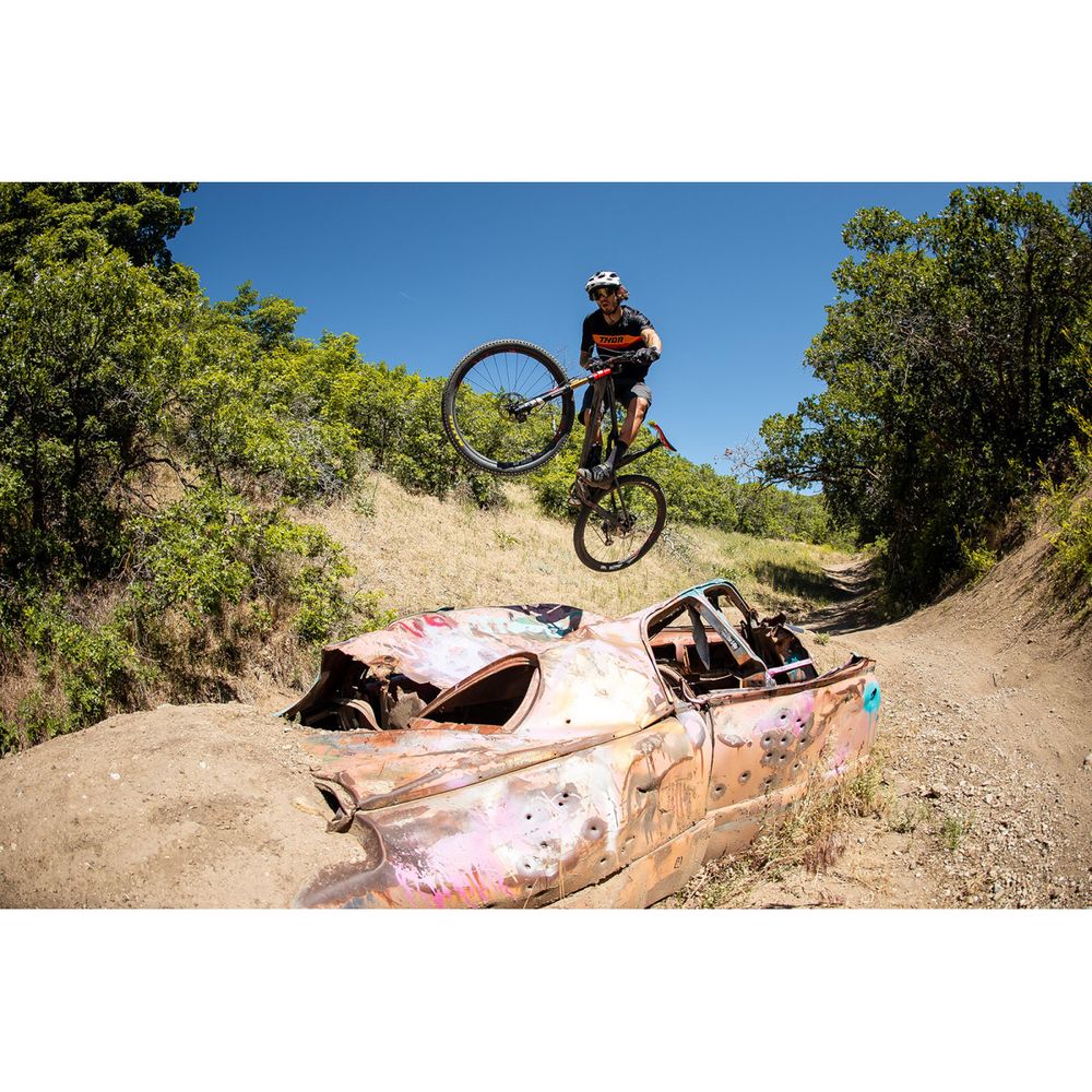 Assist / Черный