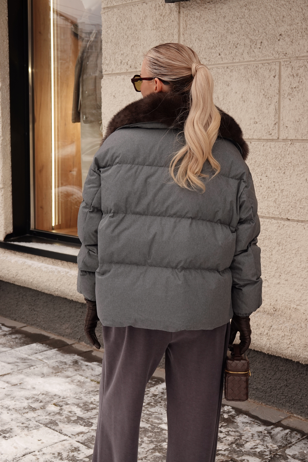 Пуховик из шерсти с английским воротником