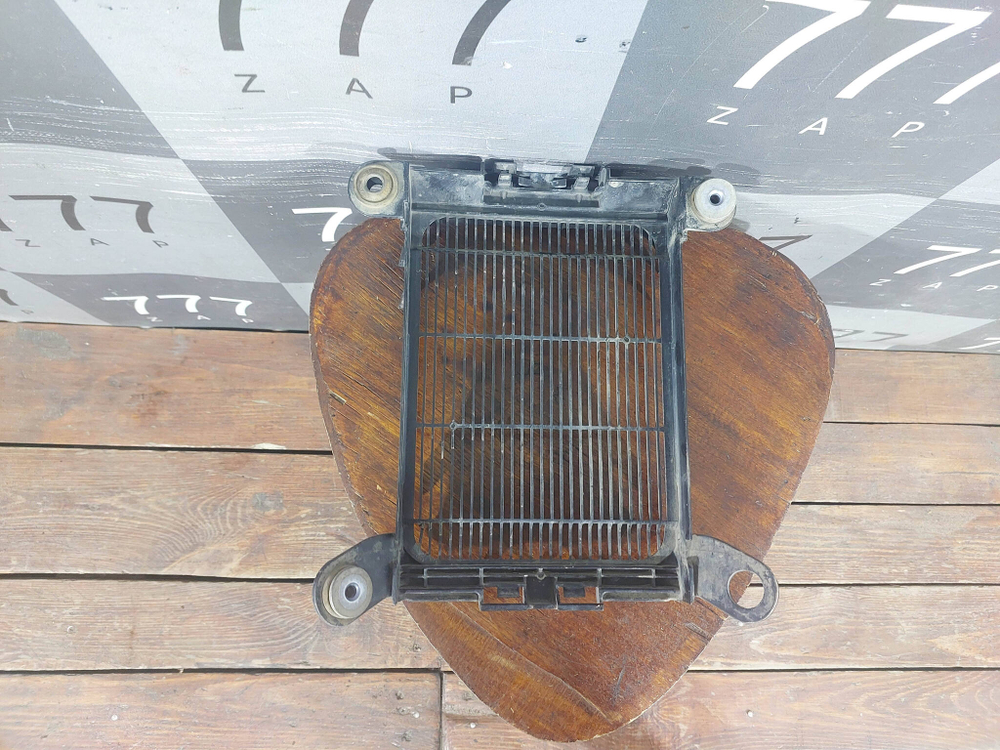 Решетка  доп радиатора BMW 1-Series (F20) Б/У Оригинал 17219452275