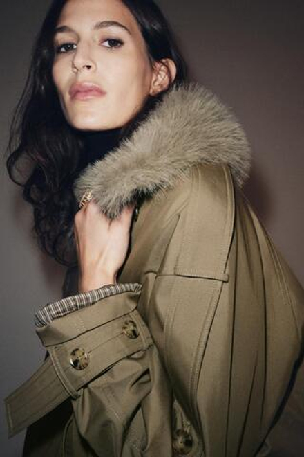 ZARA СТЕГАНОЕ ПАЛЬТО С ВОРОТНИКОМ ИЗ ИСКУССТВЕННОГО МЕХА — ZW COLLECTION, СВЕТЛЫЙ ХАКИ