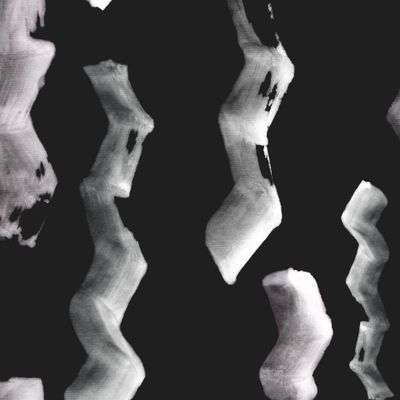 Акварельные зигзаги суми-э на черном фоне