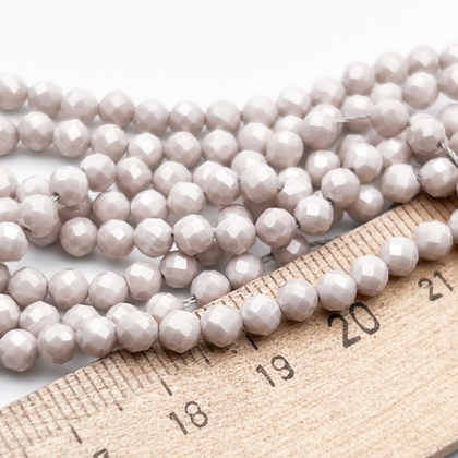 Фианит "матовый" (кубический цирконий), цвет бежевый, размер около 4 мм, цена за отрезок 18 см (1/2 нити)