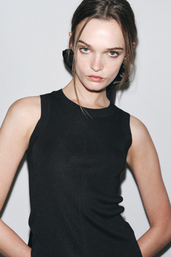 ZARA ОДНОТОННЫЙ ТРИКОТАЖНЫЙ ТОП БЕЗ РУКАВОВ, ЧЕРНЫЙ