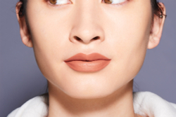 Shiseido ModernMatte Powder Lipstick - Матовая пудровая помада, 4 g