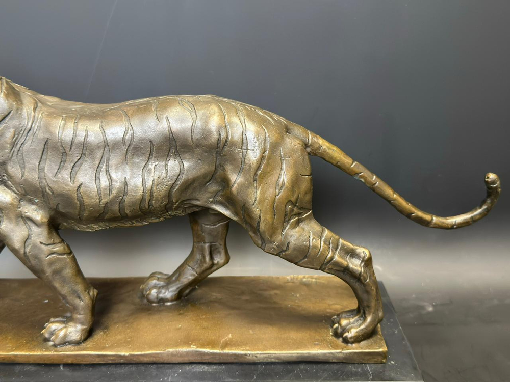 Бронзовая скульптура «Идущий тигр»