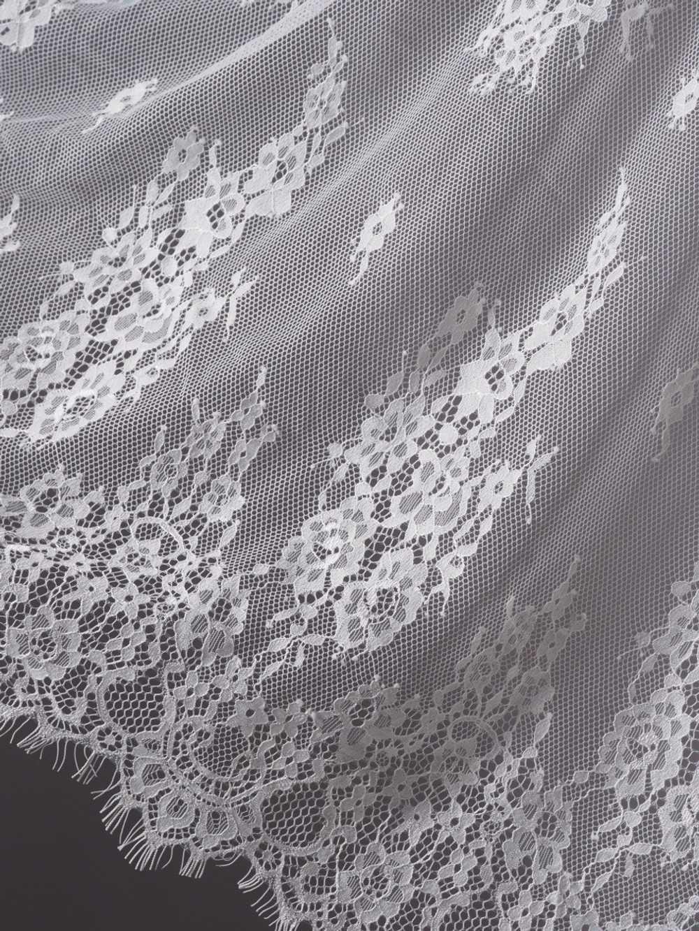 Кружево шантильи теплое белое широкое неэластичное ширина 1,5 м купон 2.9 м С БРАКОМ