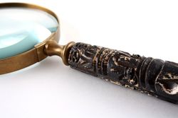 Лупа с резной ручкой