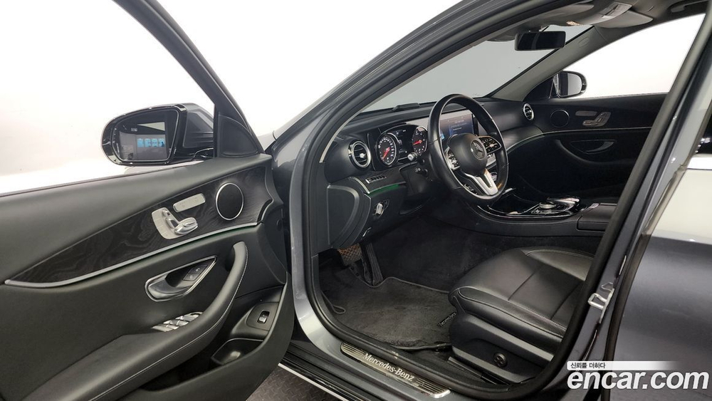 Mercedes-Benz E-Class W213 E220d Avangarde (10.2019)