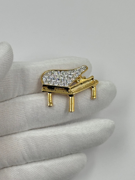 Брошь Рояль