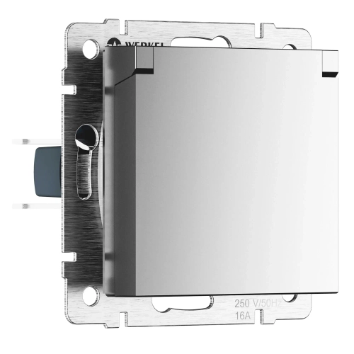 Розетка влагозащищенная с заземлением с крышкой и шторками IP44 (серебряный матовый) W1171265