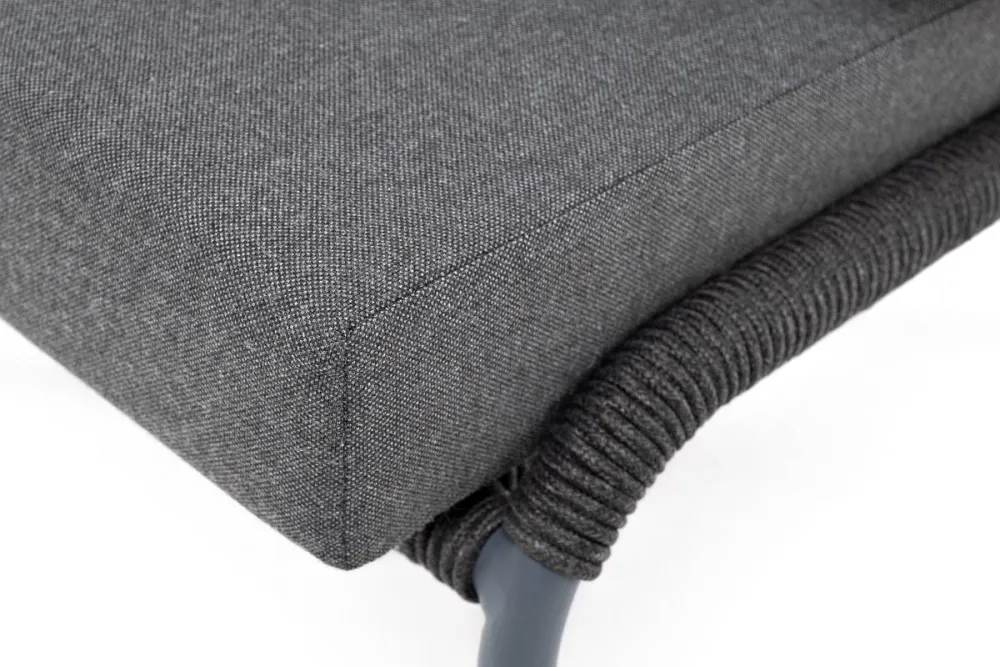 "Милан" кресло плетеное из роупа, каркас алюминий темно-серый (RAL7024) муар, роуп темно-серый круглый, ткань темно-серая 027