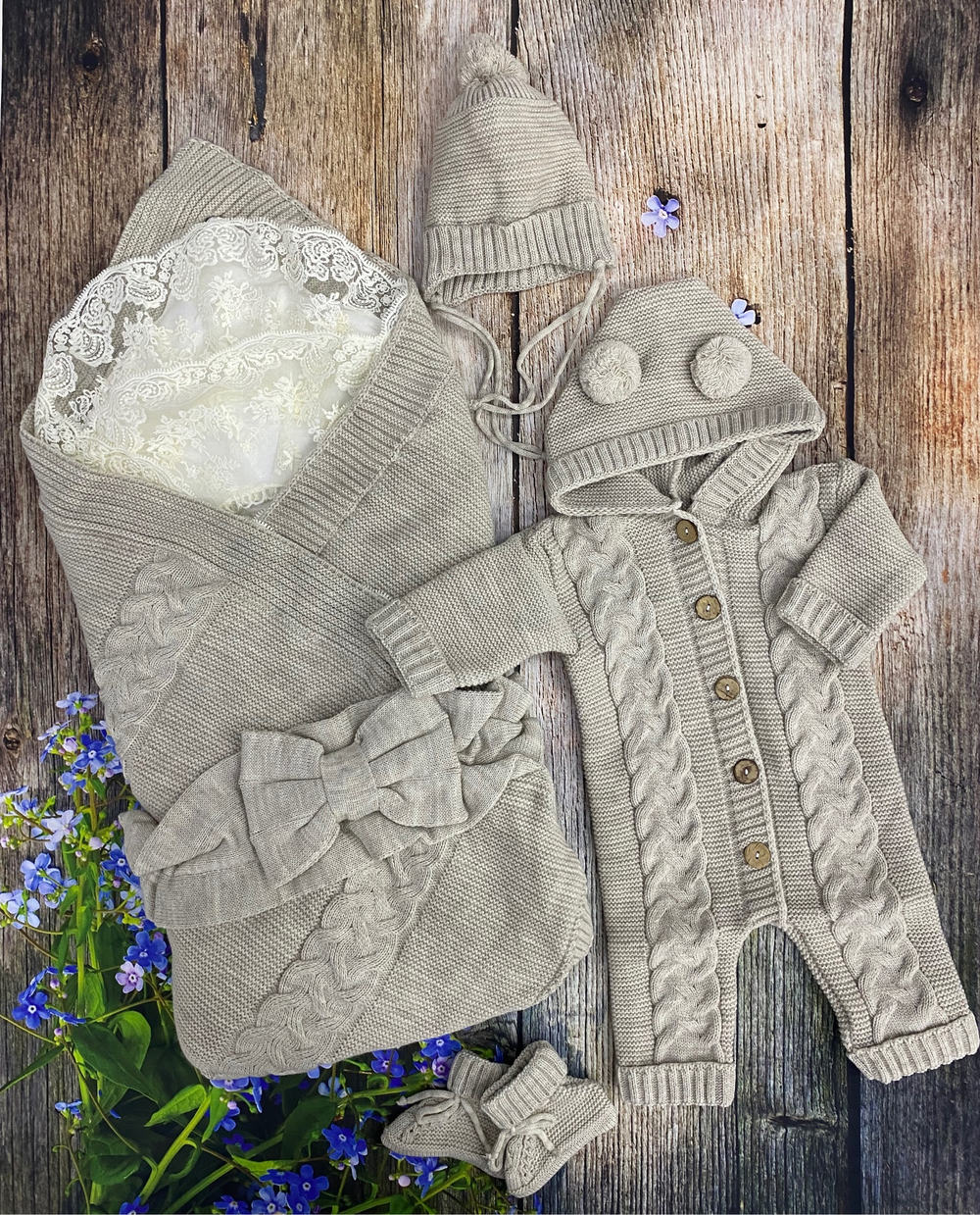 Вязаный комплект на выписку 5 предметов  "Круже" (Одеяло утеплен., бант, пинетки, комбинезон, шапка) (Цвет: Розовый)