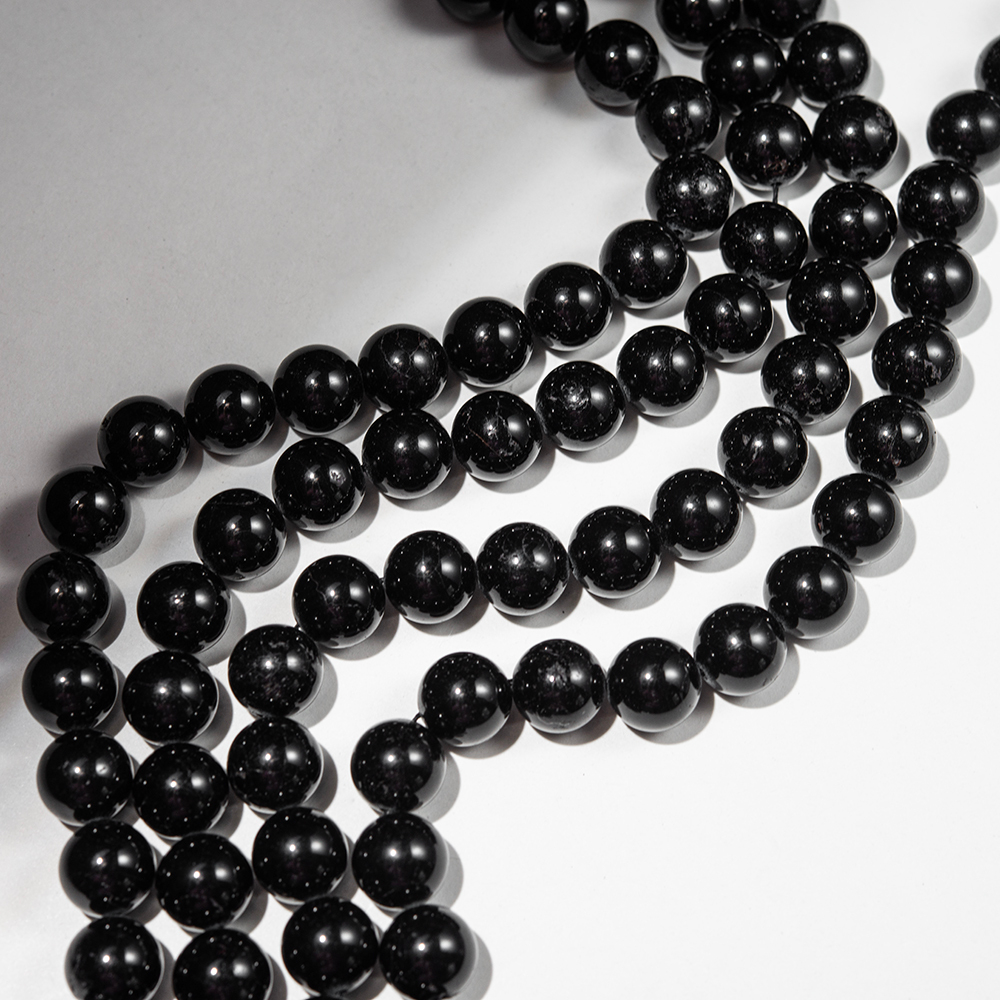 Шерл (черный турмалин) натуральный, бусины в форме шара, 12,1мм