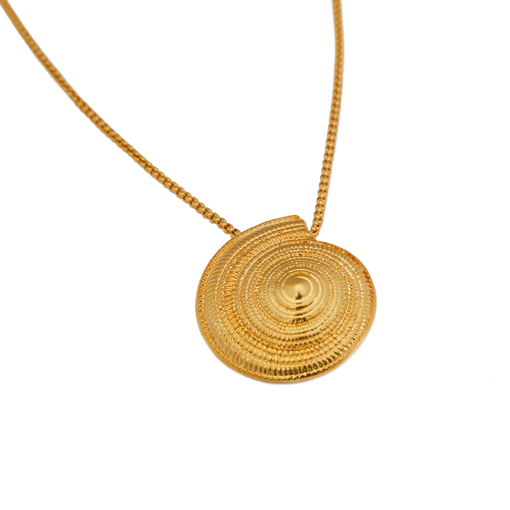 золотистая ракушка на цепочке