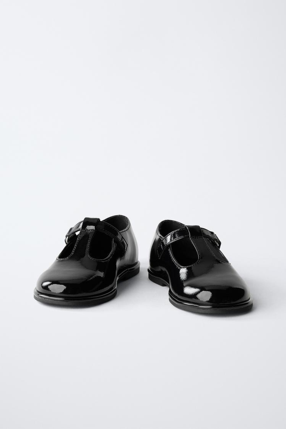 ZARA ЛАКИРОВАННЫЕ ТУФЛИ T-ОБРАЗНОЙ ФОРМЫ, ЧЕРНЫЙ