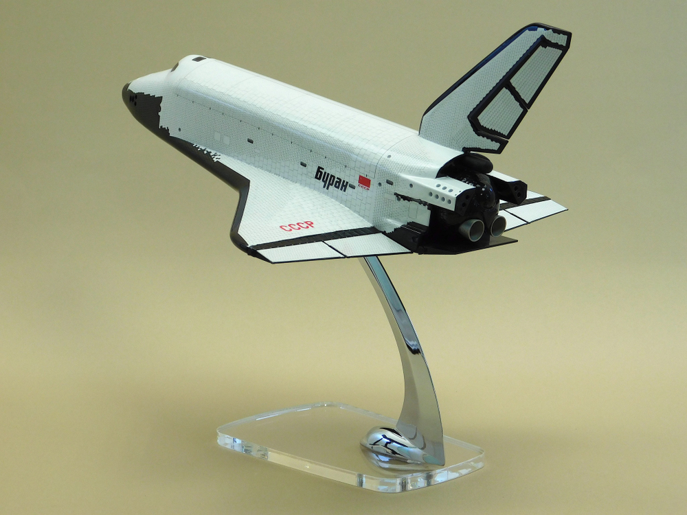Модель космического корабля Буран (М1:100)