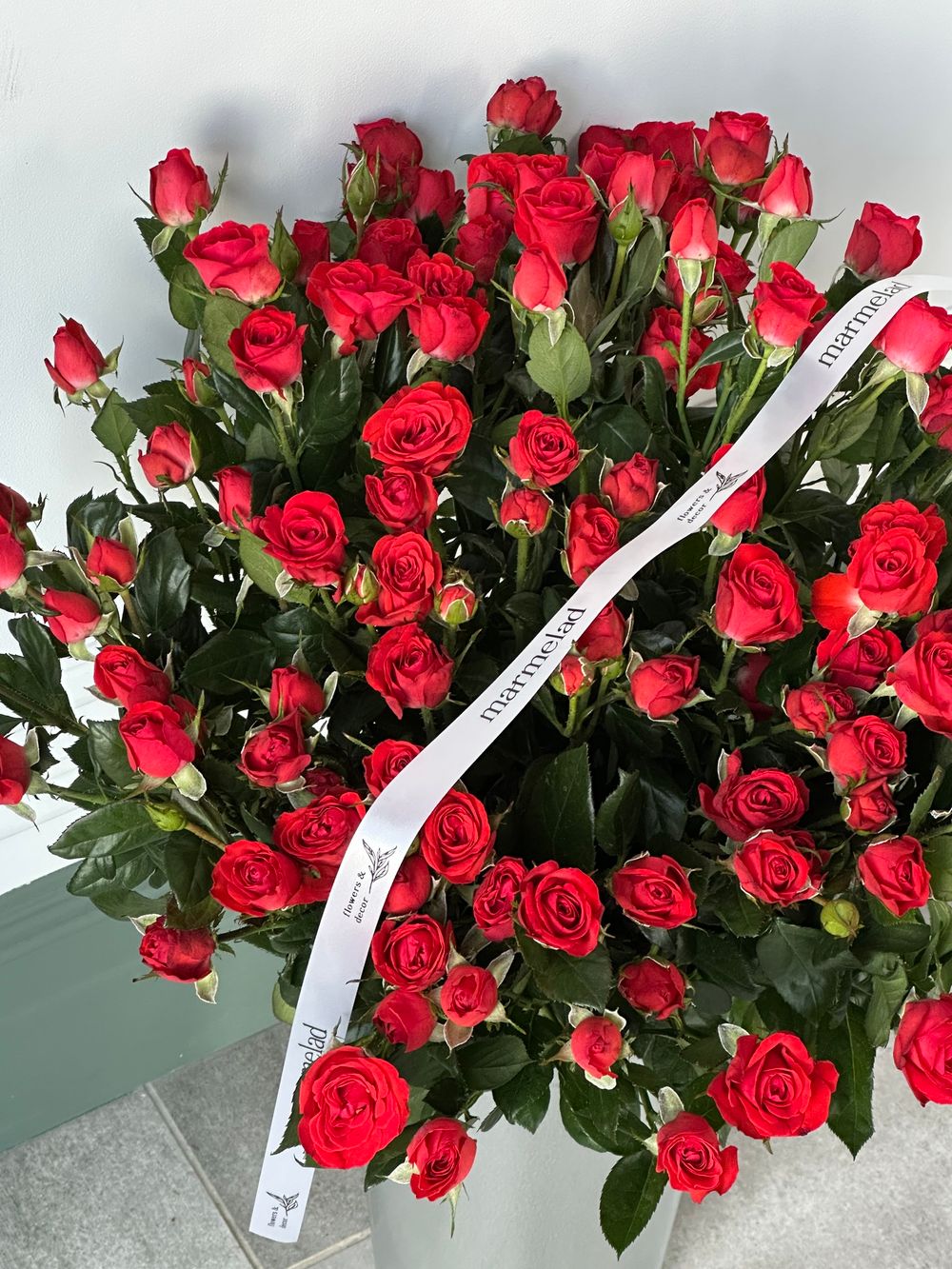 АКЦИЯ - красная кустовая роза - цена действует при заказе от 25шт