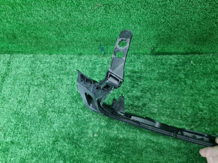 Кронштейн переднего бампера Mercedes GLC X253 (2019-2022) AMG