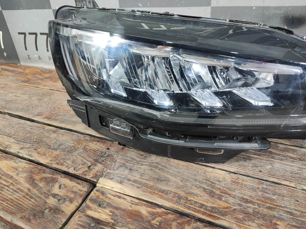 Фара правая LED Belgee X70 24-нв Б/У Оригинал 6608136347