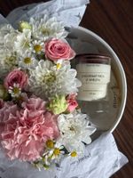 Цветочная композиция в коробке+свеча 50 мл