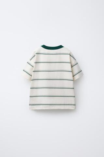 ZARA ФУТБОЛКА В ПОЛОСКУ С НАШИВКОЙ, ПОЛОСКИ