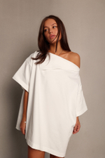 Футболка с отложным уголком