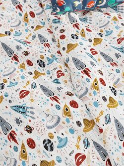 Постельное белье Сказка "Alien" 1,5-сп Наволочка 50х70 см 1 шт Простынь на резинке 90х200 см Пододеяльник 145х215 см,бязь