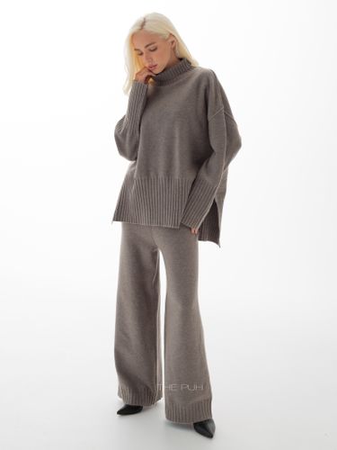 Серый трикотажный костюм с широкими резинками
