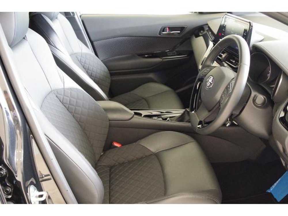 TOYOTA C - HR 2022 г.