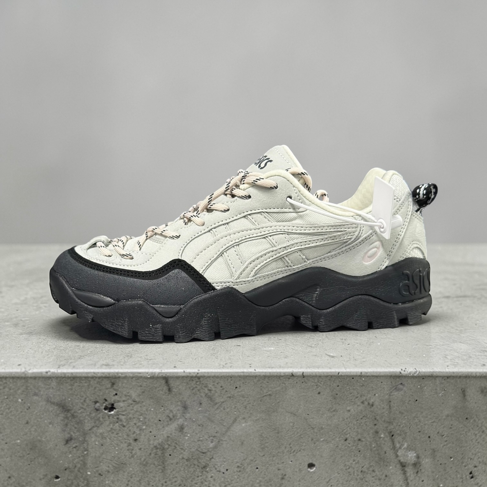 Asics GEL-PICKAX • White Black