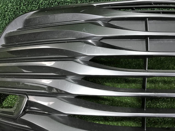 Решетка переднего бампера Toyota Camry xv70 (2017-2021)