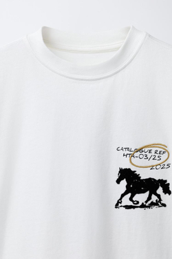 ZARA ФУТБОЛКА С ПРИНТОМ "ЛОШАДЬ", БЕЛЫЙ