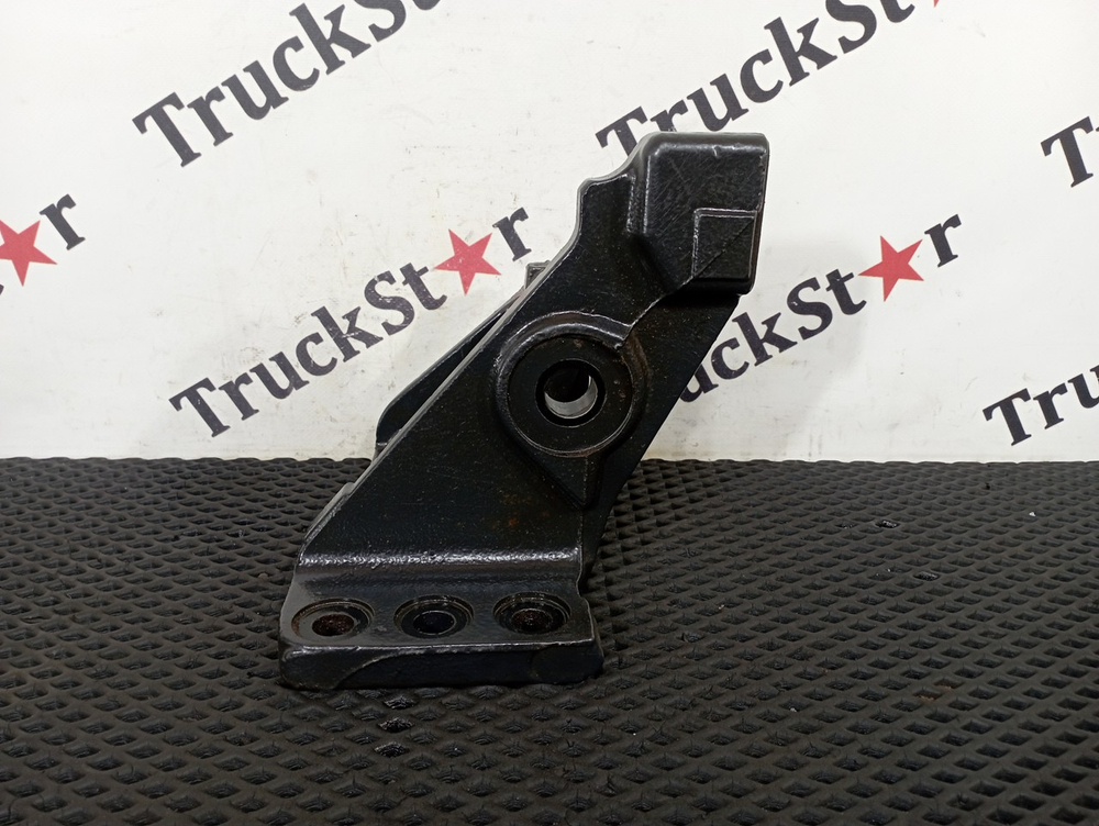 Кронштейн передней рессоры правый 2020г.