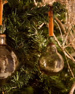 Набор из 4 рождественских шаров Piril из коричневого переработанного стекла, Ø 6 см