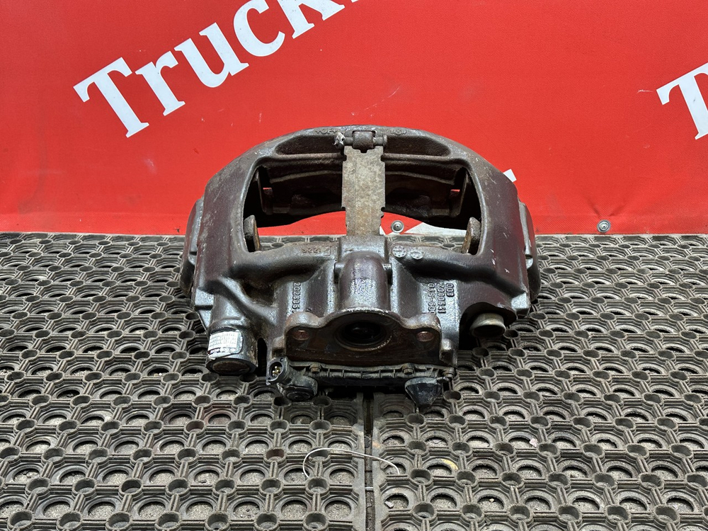 Суппорт передний правый