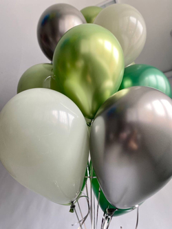 Зеленые воздушные шары под потолок с фото №1561