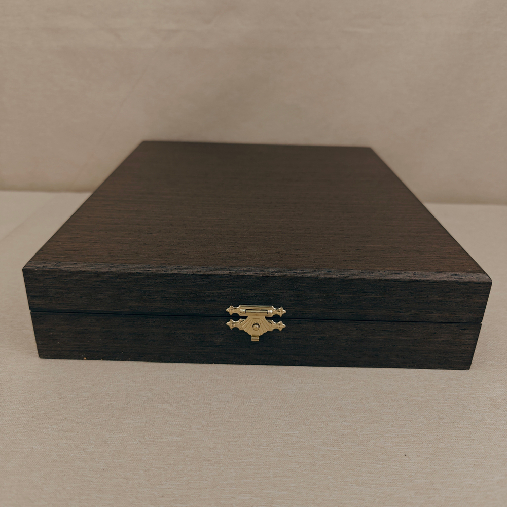 Книга в переплёте из натуральной кожи "Великие полководцы" в футляре