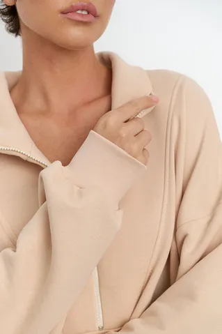 Олимпийка на молнии из премиум футера ванильного цвета