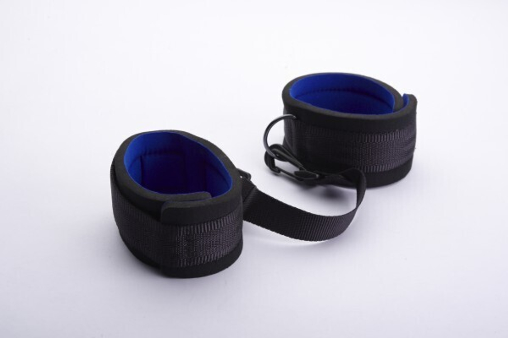 Мягкие оковы на ноги из неопрена (Цвет: черный)