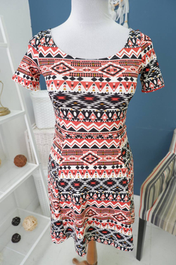 Платье H&M с орнаментом 38 размер