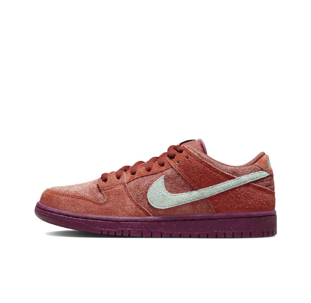 Nike sb dunk low red top