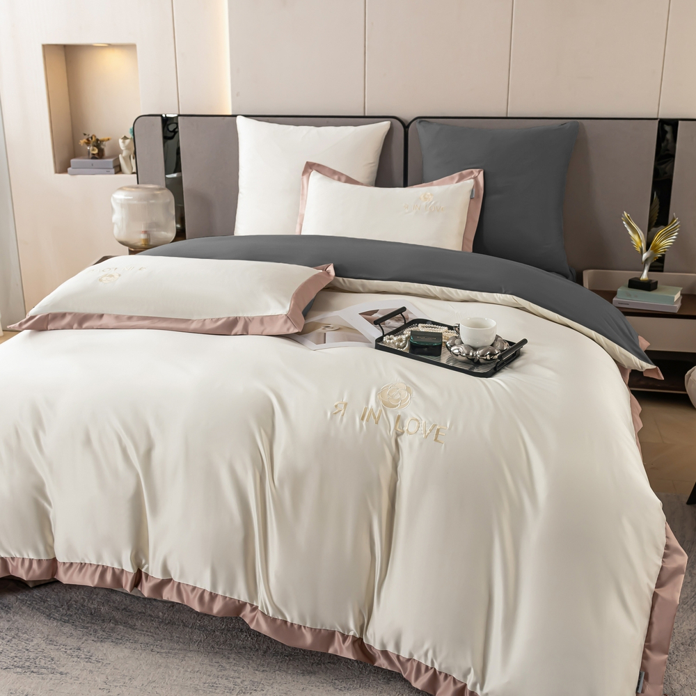 Комплект постельного белья Сатин-Шелк Я IN LOVE на резинке LVR006