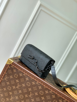 Louis Vuitton Steamer Wearable Wallet