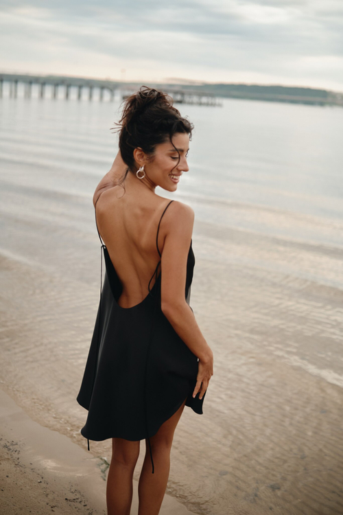 Платье мини с открытой спиной bk