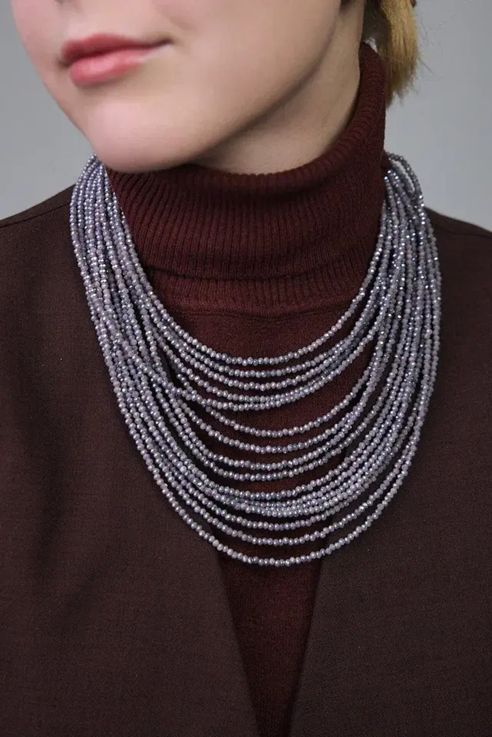 Колье каскад "Венеция, оттенок сиренево-серый, венец.стекло, натур.кожа