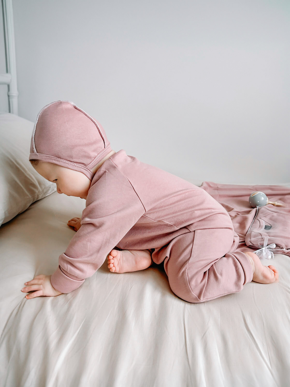 Комбинезон на манжетах Mjölk Sleep and Play Desert Rose, с рукавом реглан